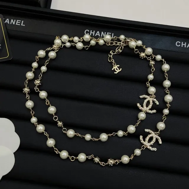 Colar Chanel Clássico de Pérolas Corrente Beige Gold Cristal-Embellished CC Logo 4