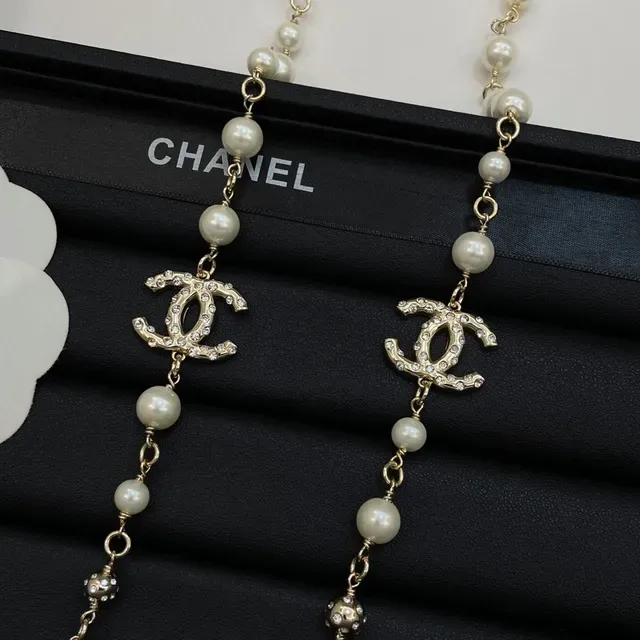 Colar Chanel Clássico de Pérolas Corrente Beige Gold Cristal-Embellished CC Logo 5