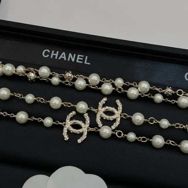Colar Chanel Clássico de Pérolas Corrente Beige Gold Cristal-Embellished CC Logo 6