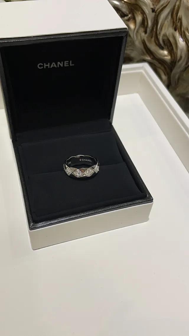 Chanel Coco Crush Quilted Diamond Pavé Wide Band Ring 4