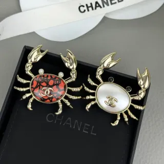 Chanel Broche Cangrejo Dorado Multicolor Silueta Metal Broche
