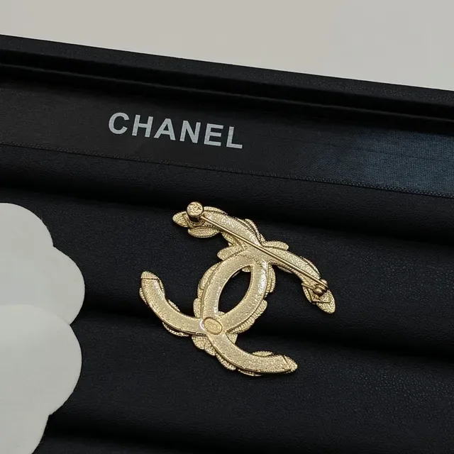 Chanel Broche Floral CC Logo Cristal Doré 2