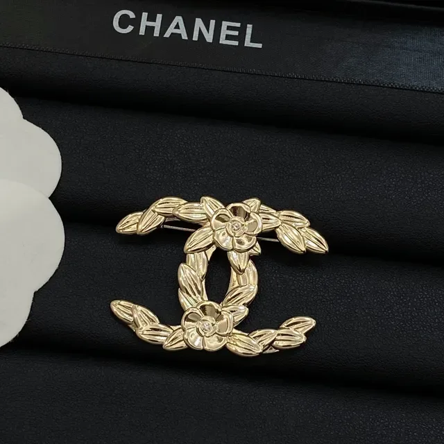 Chanel Broche Floral CC Logo Cristal Doré 3
