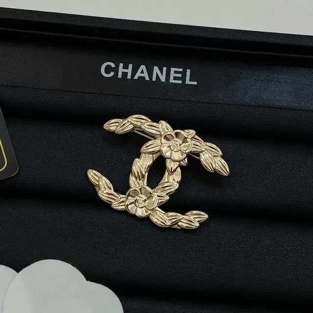 Chanel Broche Floral CC Logo Cristal Doré 5