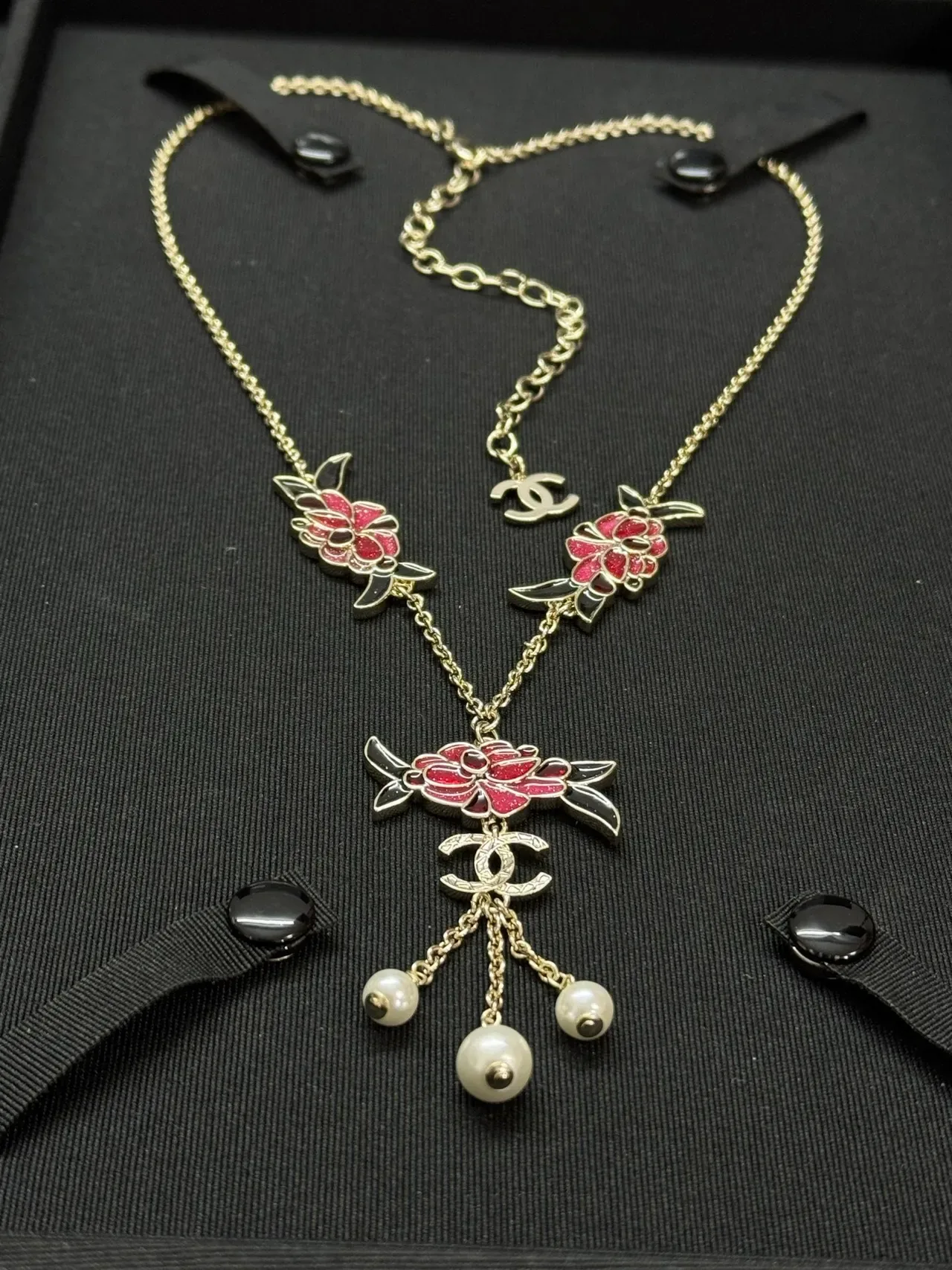 Collier Chanel Floral Émaillé et Perles 4