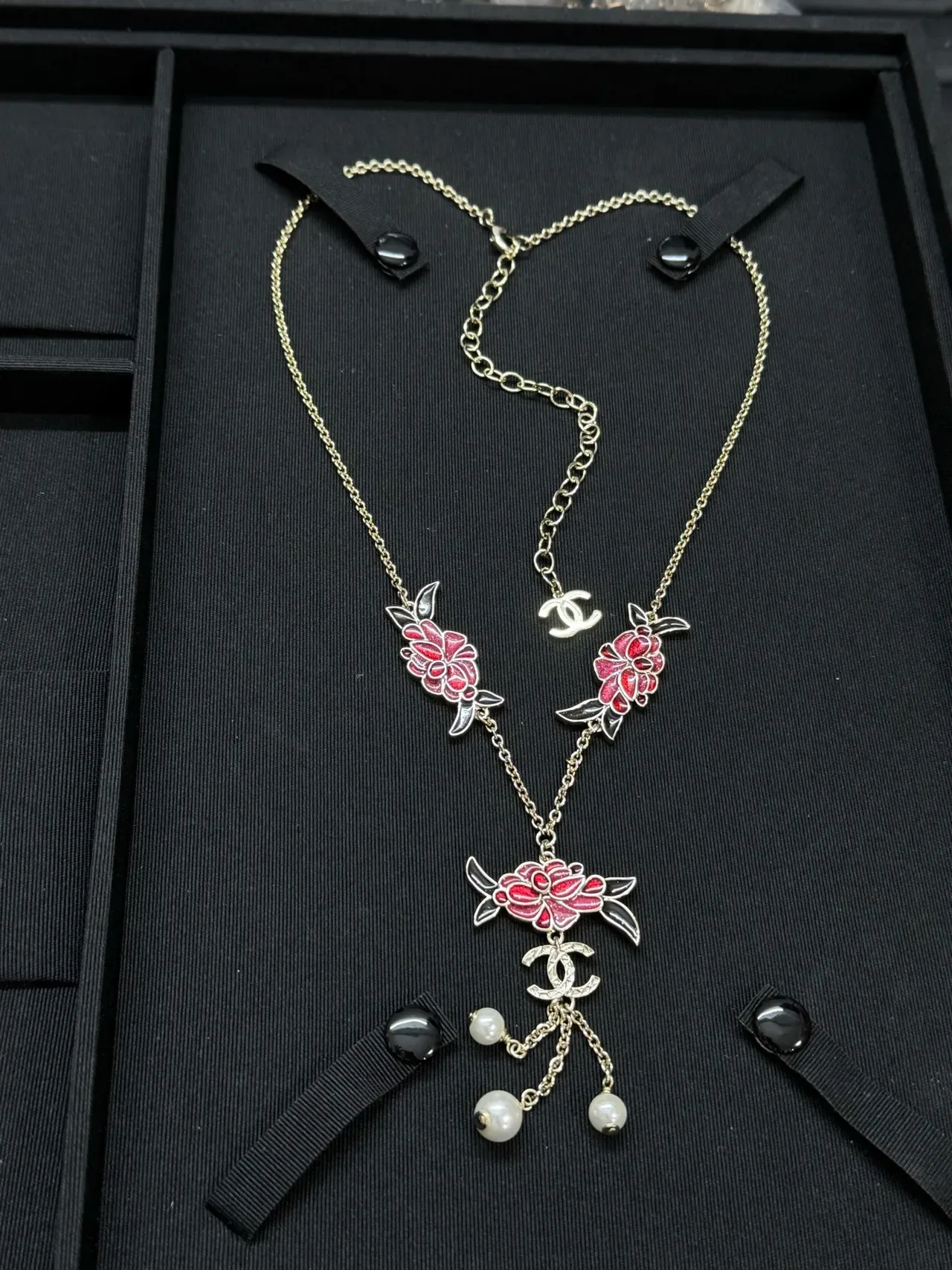 Collier Chanel Floral Émaillé et Perles 8