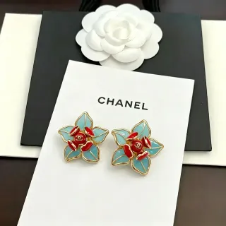 Chanel 花卉珐琅耳钉