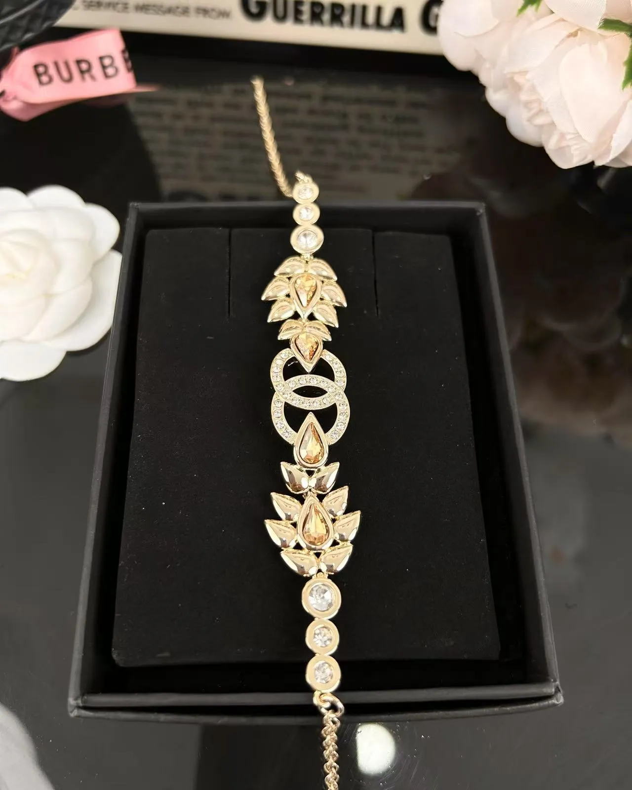Chanel Collier d'or beige de métal Pavé cristal embellissement 4