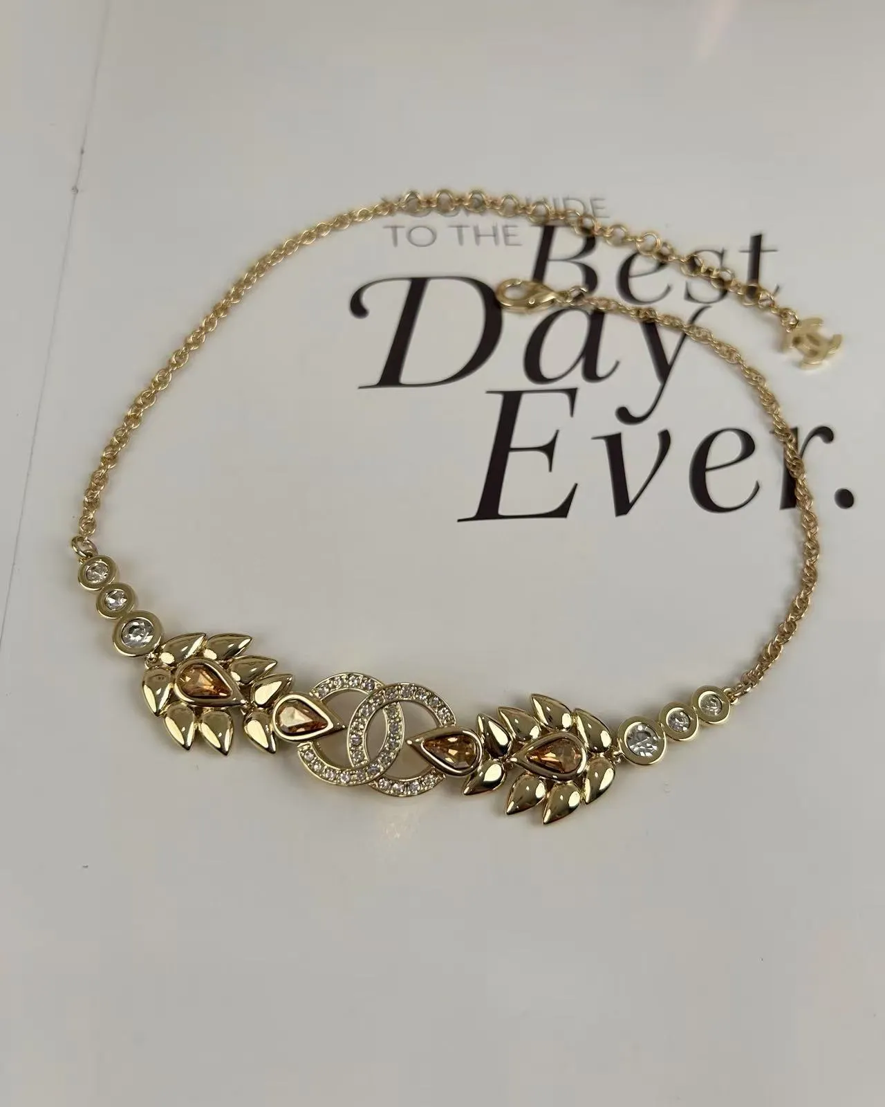 Chanel Collier d'or beige de métal Pavé cristal embellissement 7