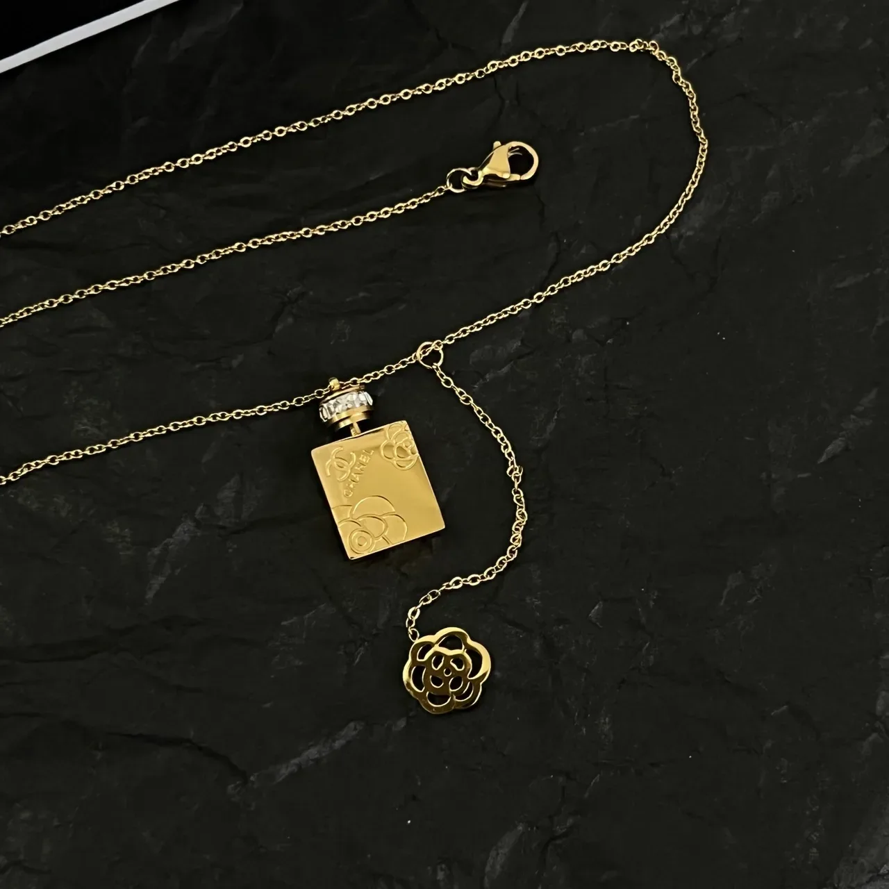 Chanel Colar Corrente de Ouro Pendente Garrafa de Perfume 2