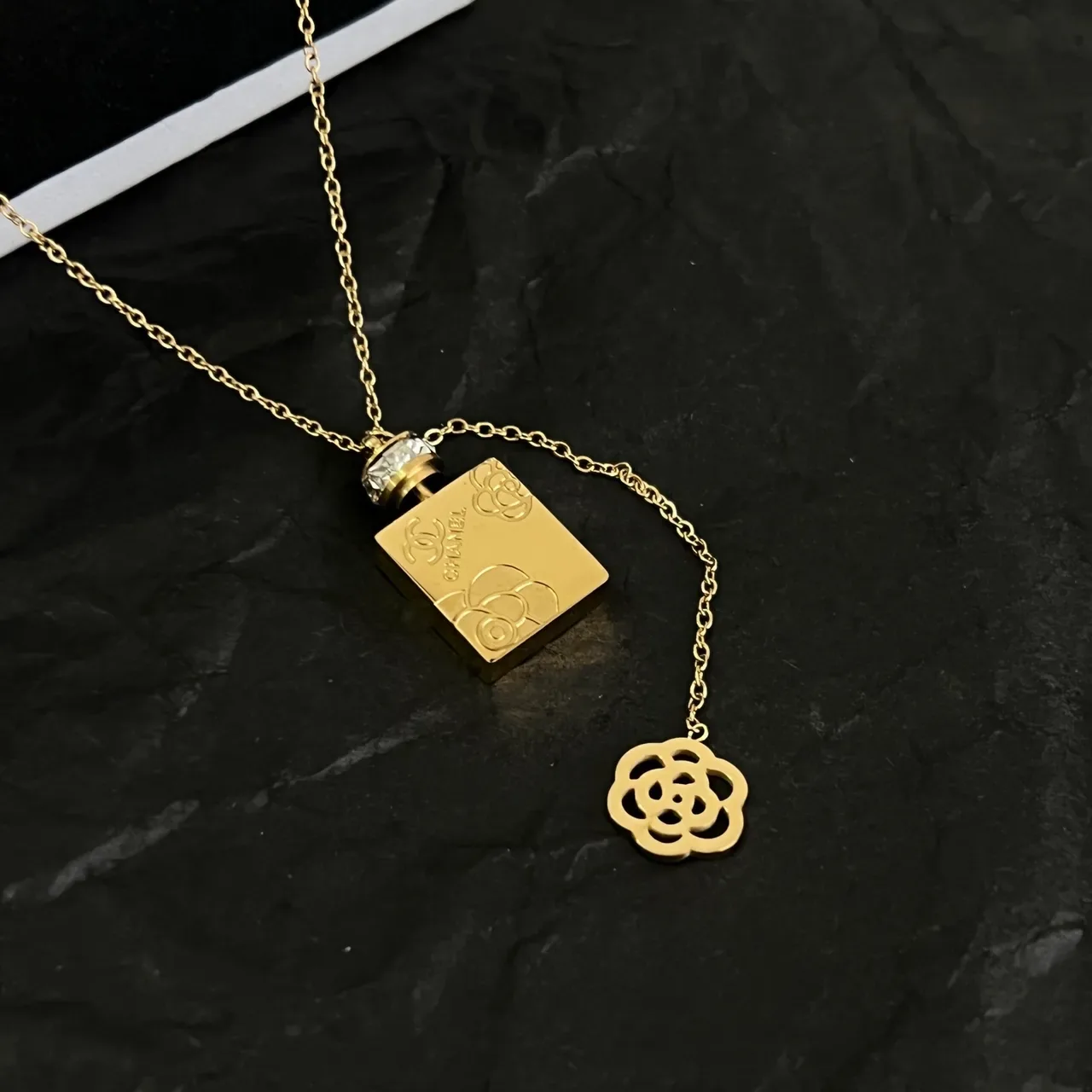 Chanel Colar Corrente de Ouro Pendente Garrafa de Perfume 3