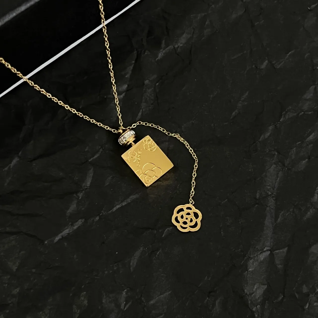 Chanel Colar Corrente de Ouro Pendente Garrafa de Perfume 4