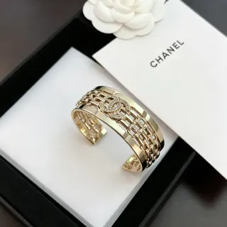 Chanel 金色白色宽边链条链接图案手链