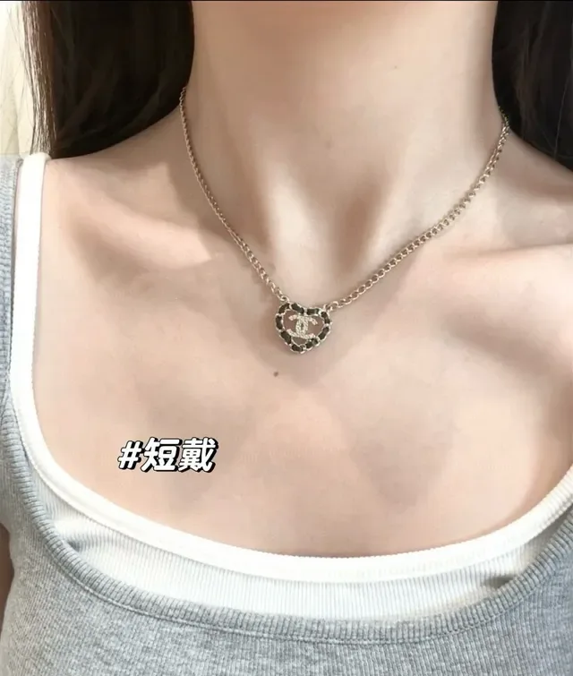 Chanel Pendentif Cœur Or Noir Interlocking CC Logo Collier 2
