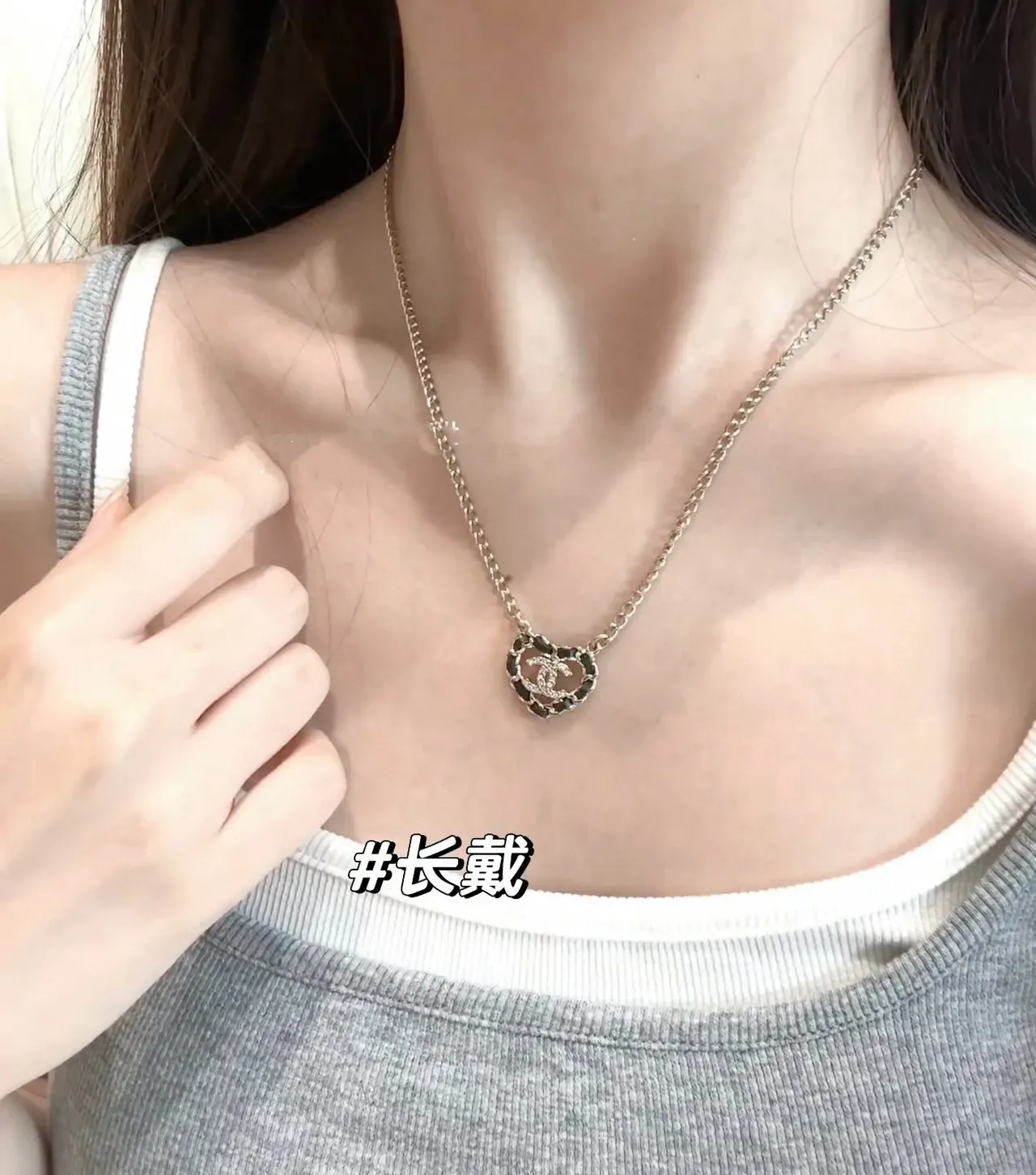 Chanel Pendentif Cœur Or Noir Interlocking CC Logo Collier 3