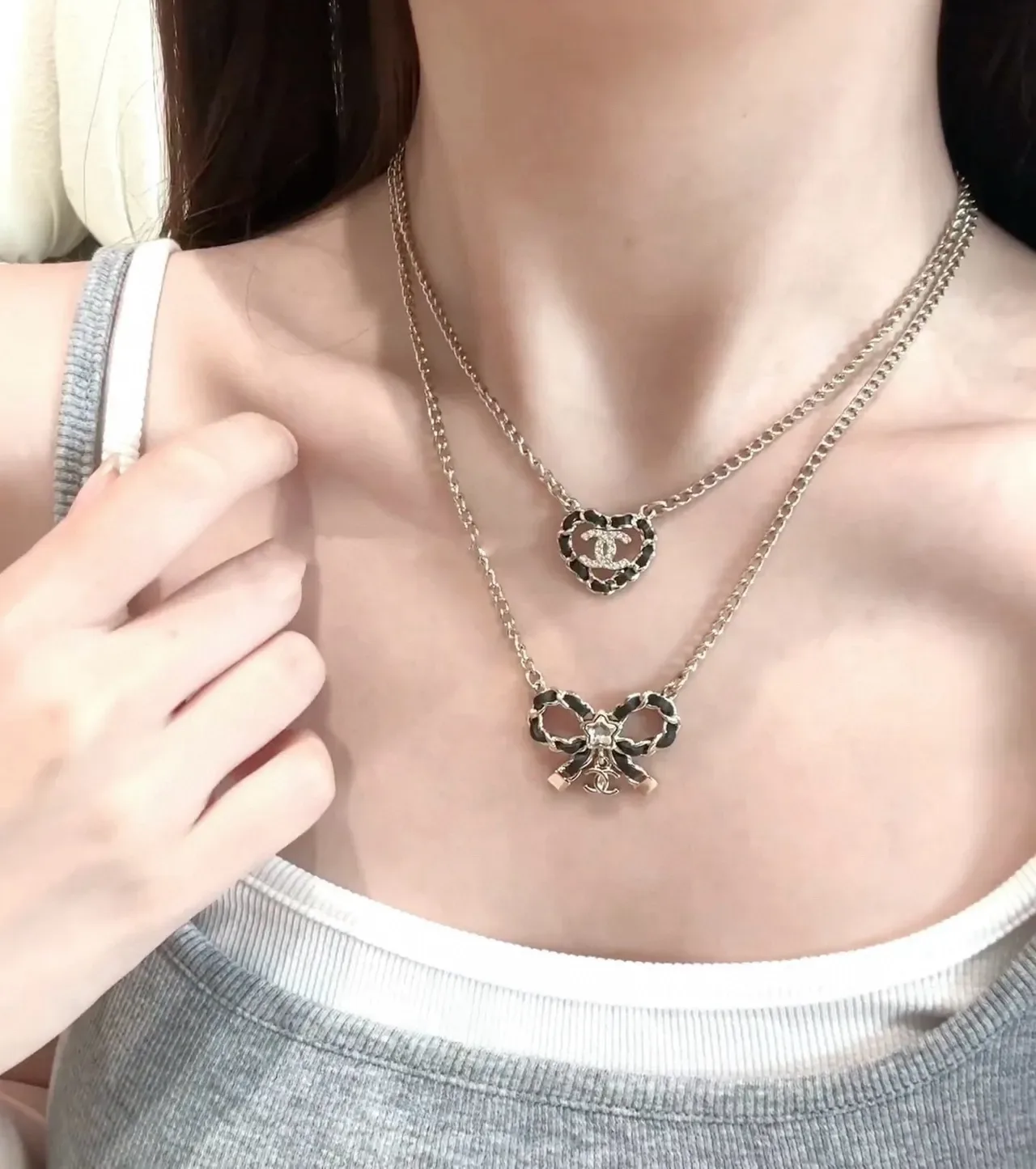 Chanel Pendentif Cœur Or Noir Interlocking CC Logo Collier 4