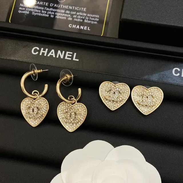 Chanel Collier Forme de Cœur Cristal Pavé et Perles Noires 7