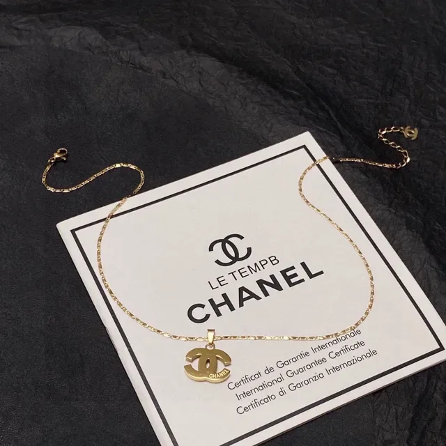 Chanel Interlocking CC Logo Collier pendentif ton doré 2