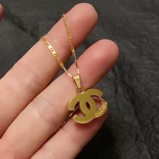 Chanel Interlocking CC Logo Collier pendentif ton doré 3