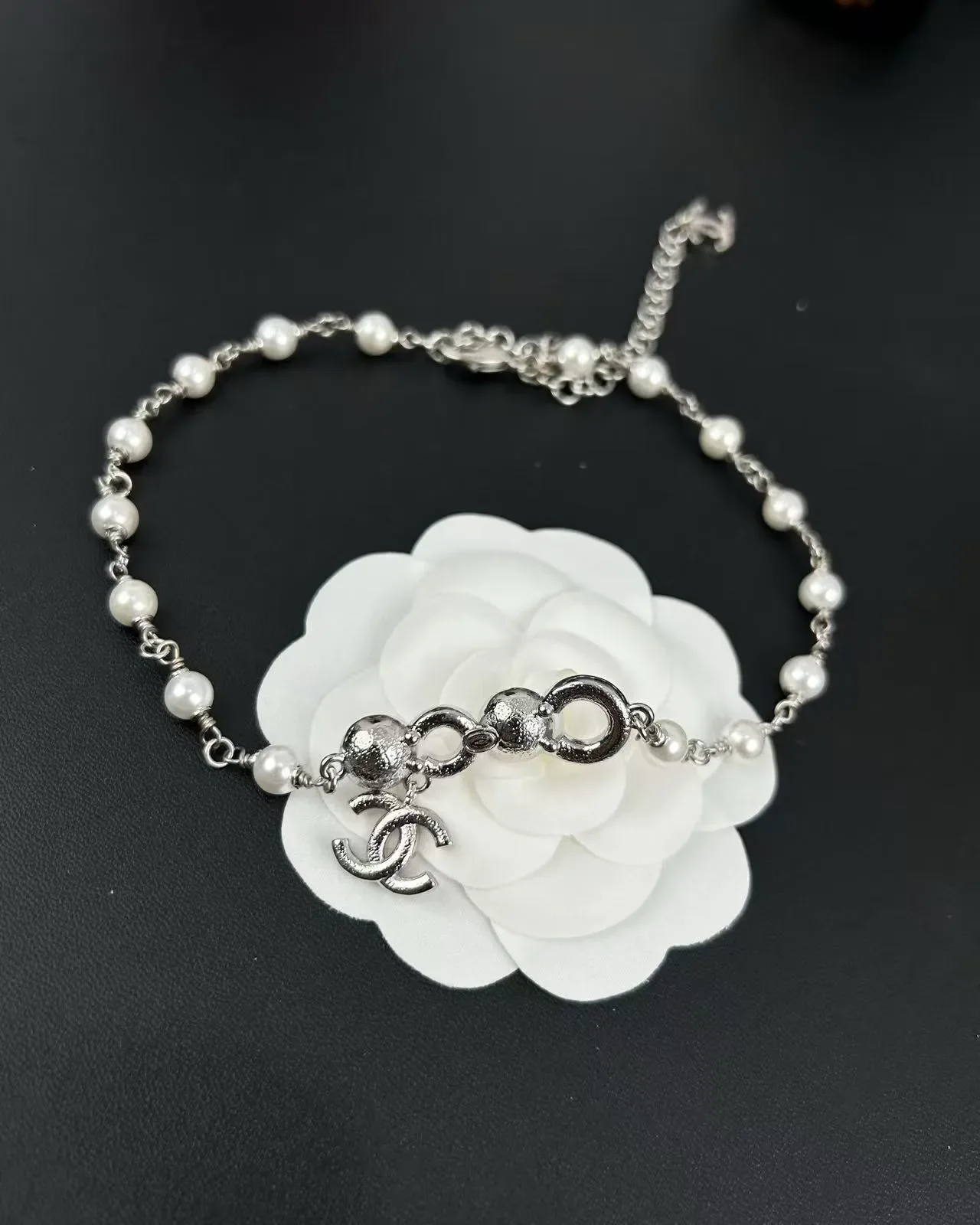 Collier Chanel perles et chaîne CC Logo 2