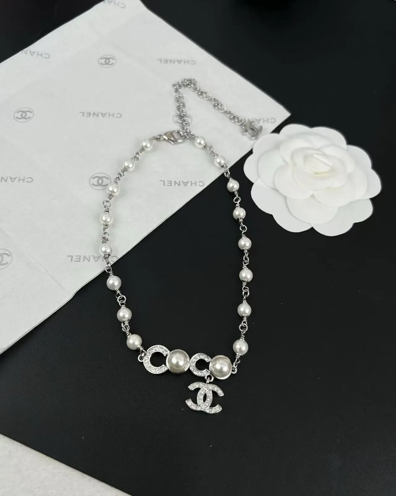 Collier Chanel perles et chaîne CC Logo 6