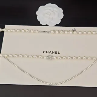 Chanel मोती और क्रिस्टल डबल-स्ट्रैंड नेकलेस