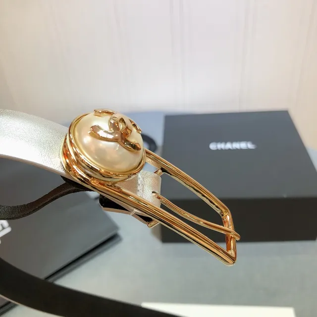 Chanel Silver Black Thin Metallic Exterior Leather Belt 4