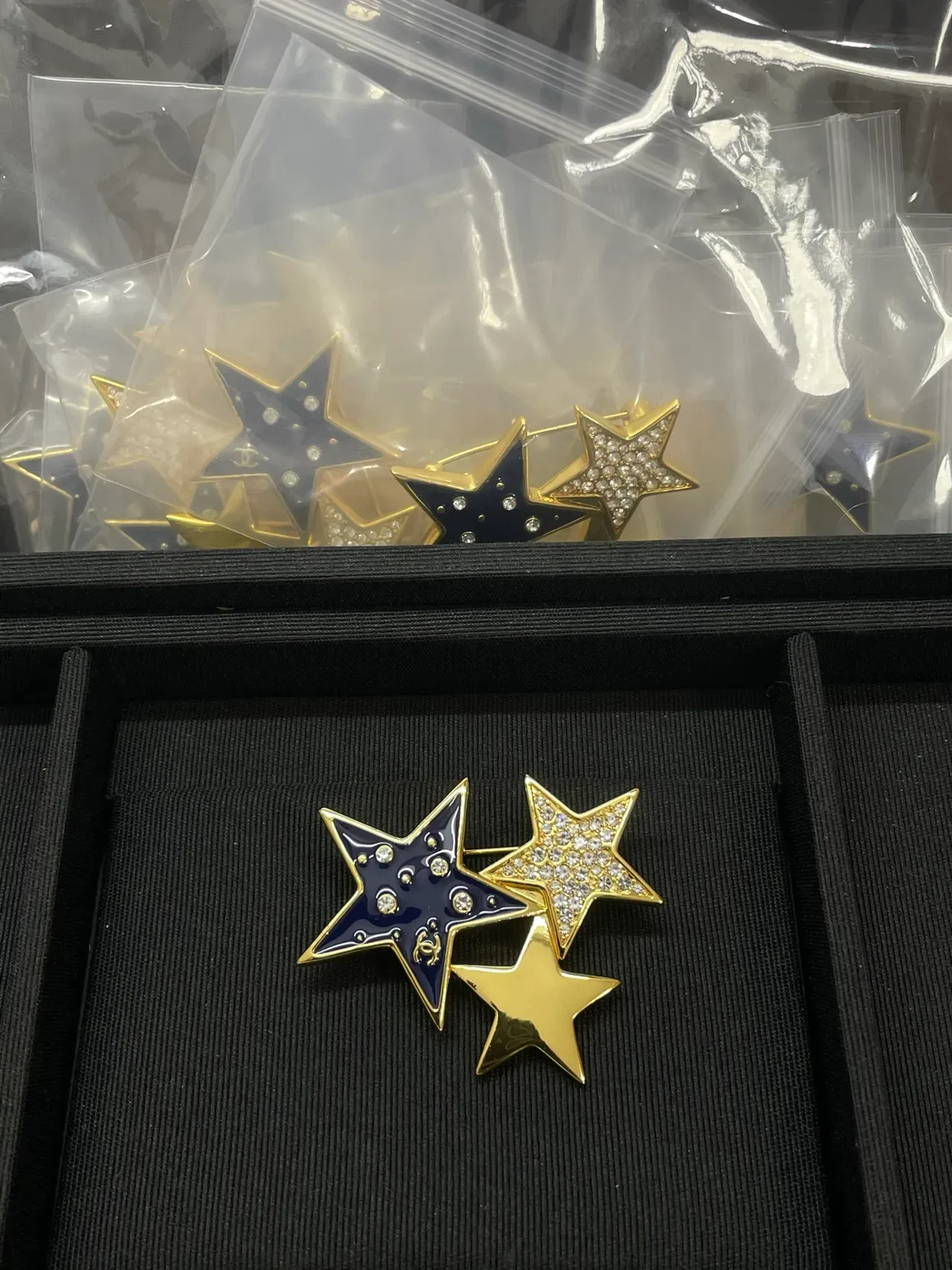 Broche Chanel Triple Star Navy Émail Or Cristal 5