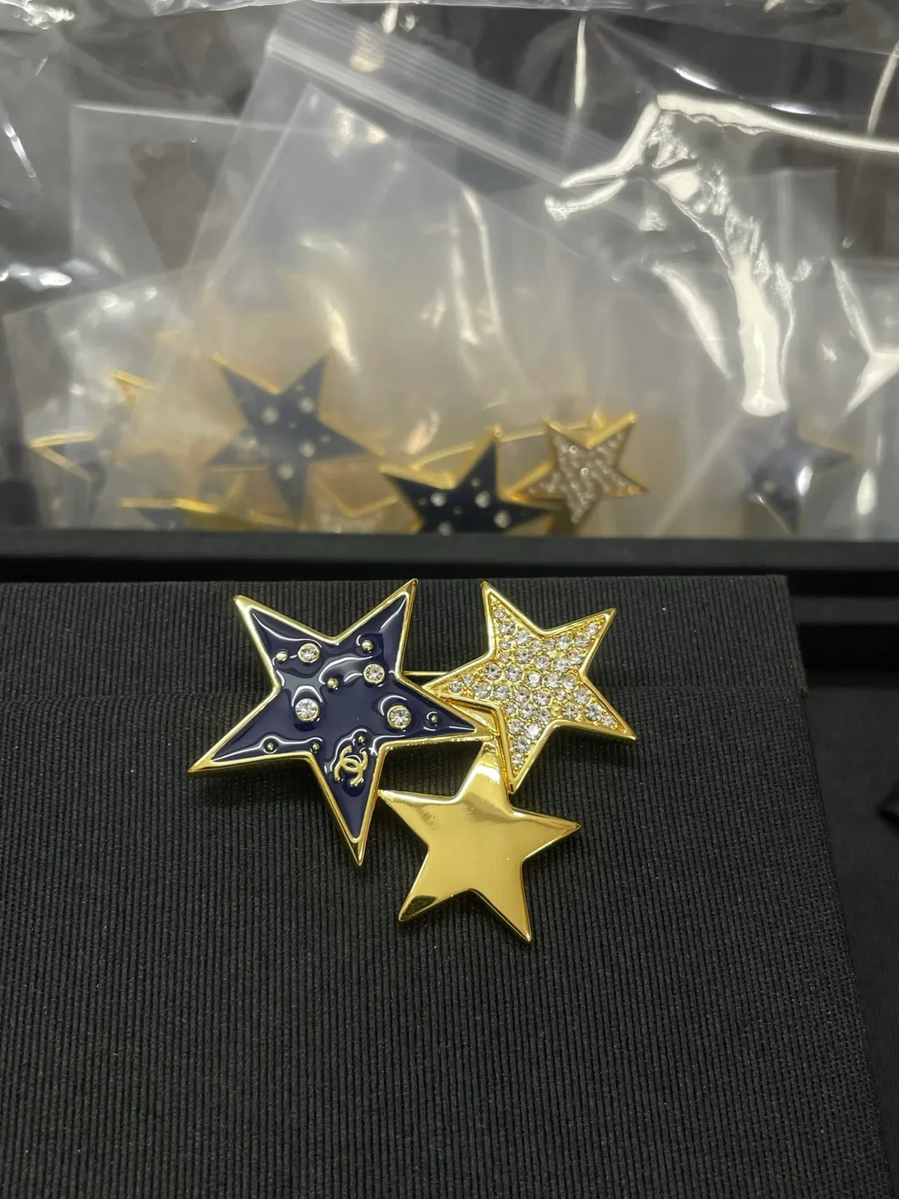 Broche Chanel Triple Star Navy Émail Or Cristal 6
