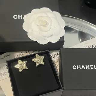Chanel 星形纽扣耳钉