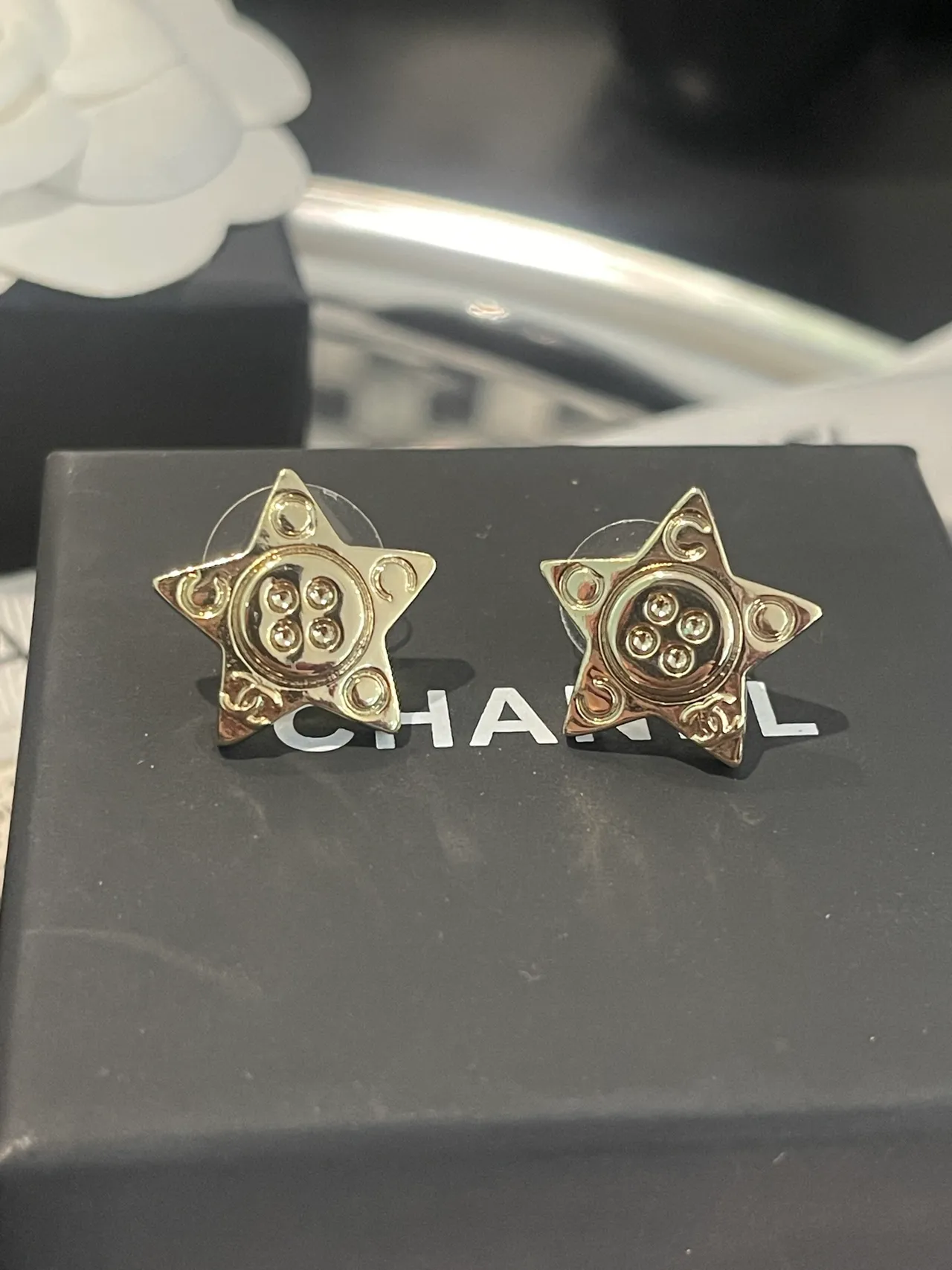 Chanel Star-Shaped Button Stud Earrings 4