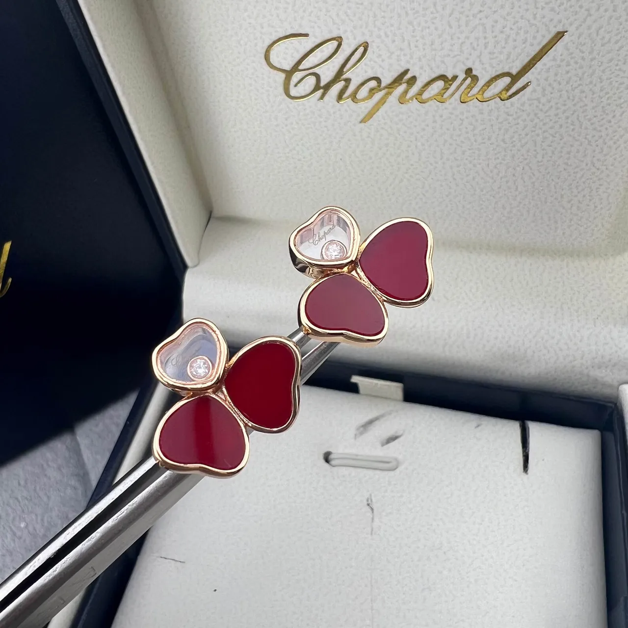 Chopard Boucles d'oreilles Florales à Quatre Pétales en Tons Rouge Rose et Or Rose 2