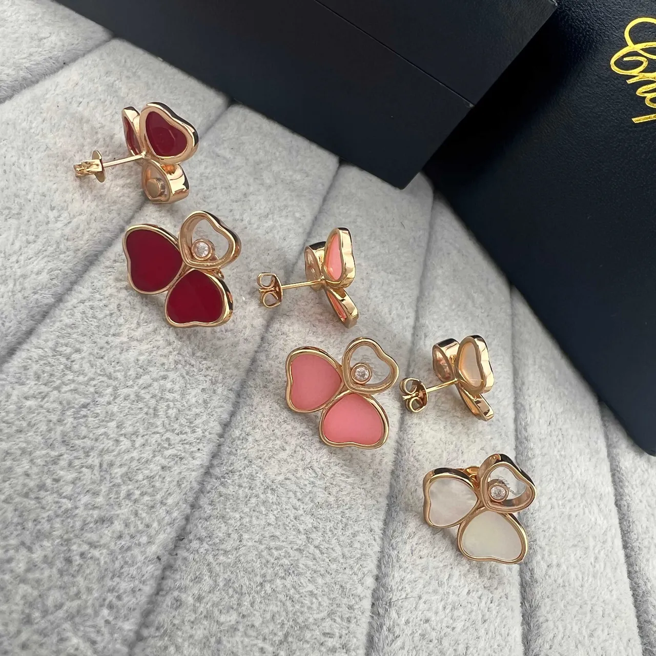 Chopard Boucles d'oreilles Florales à Quatre Pétales en Tons Rouge Rose et Or Rose 6