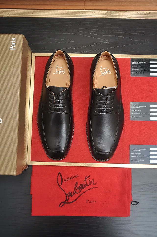 Christian Louboutin Zapatos Oxford de punta con tapa negra 5