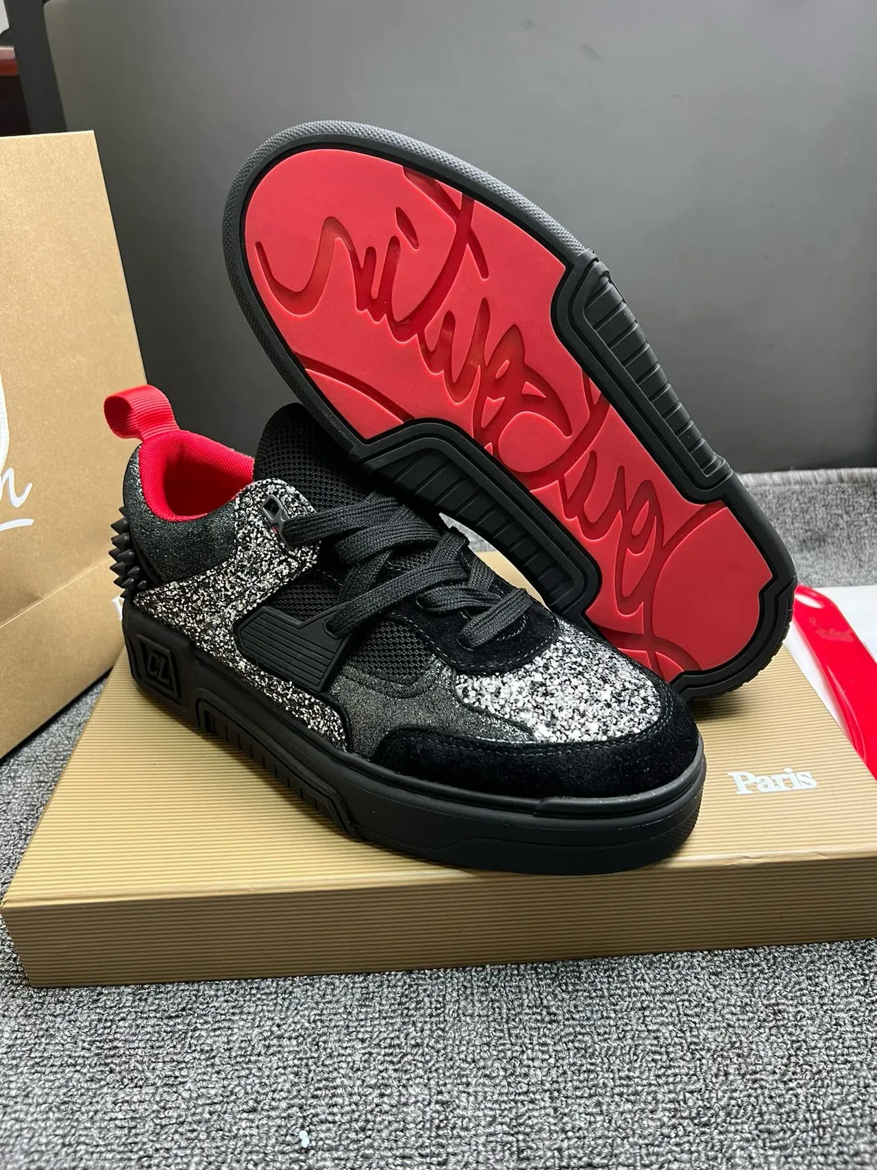 Christian Louboutin Chaussures Lifestyle Noir Rouge Glitter-Suede Hybrid Upper Talon à Spike Contrefort 3