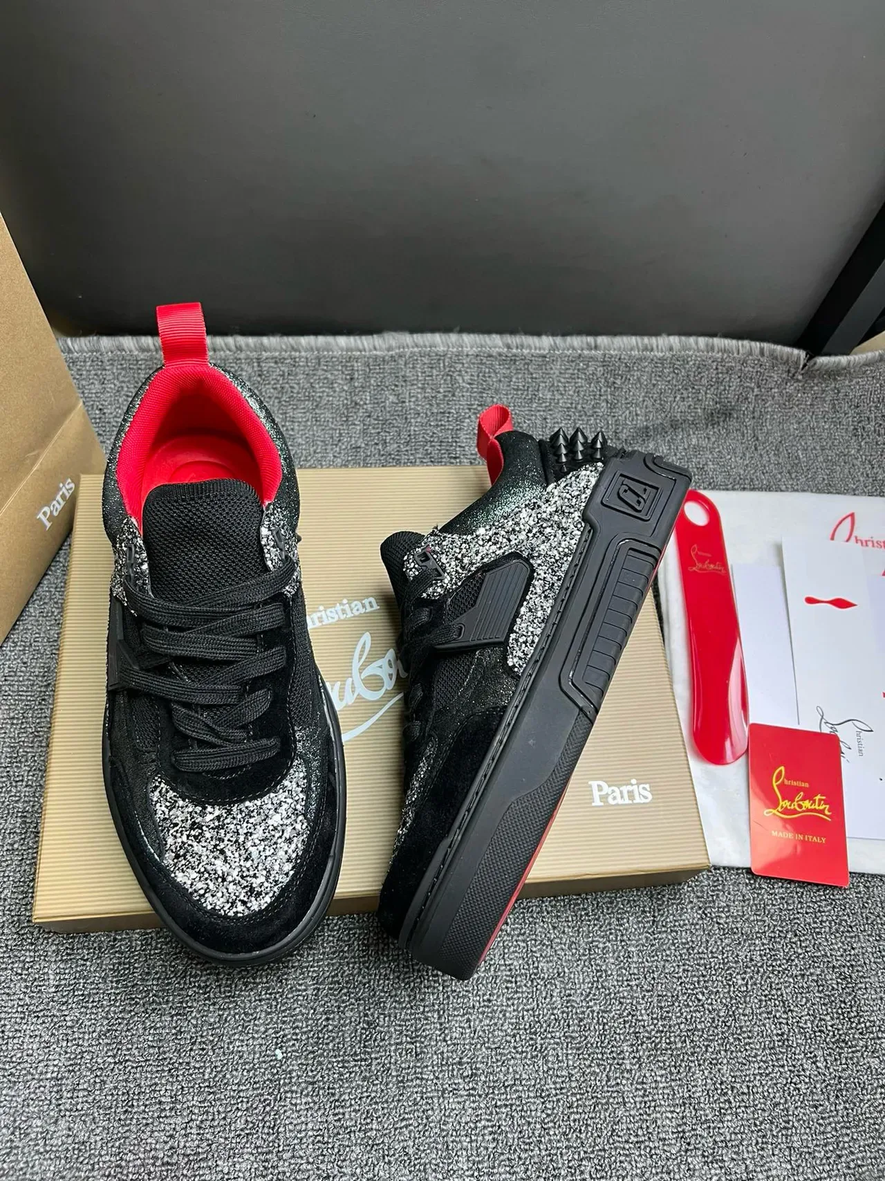 Christian Louboutin Chaussures Lifestyle Noir Rouge Glitter-Suede Hybrid Upper Talon à Spike Contrefort 4