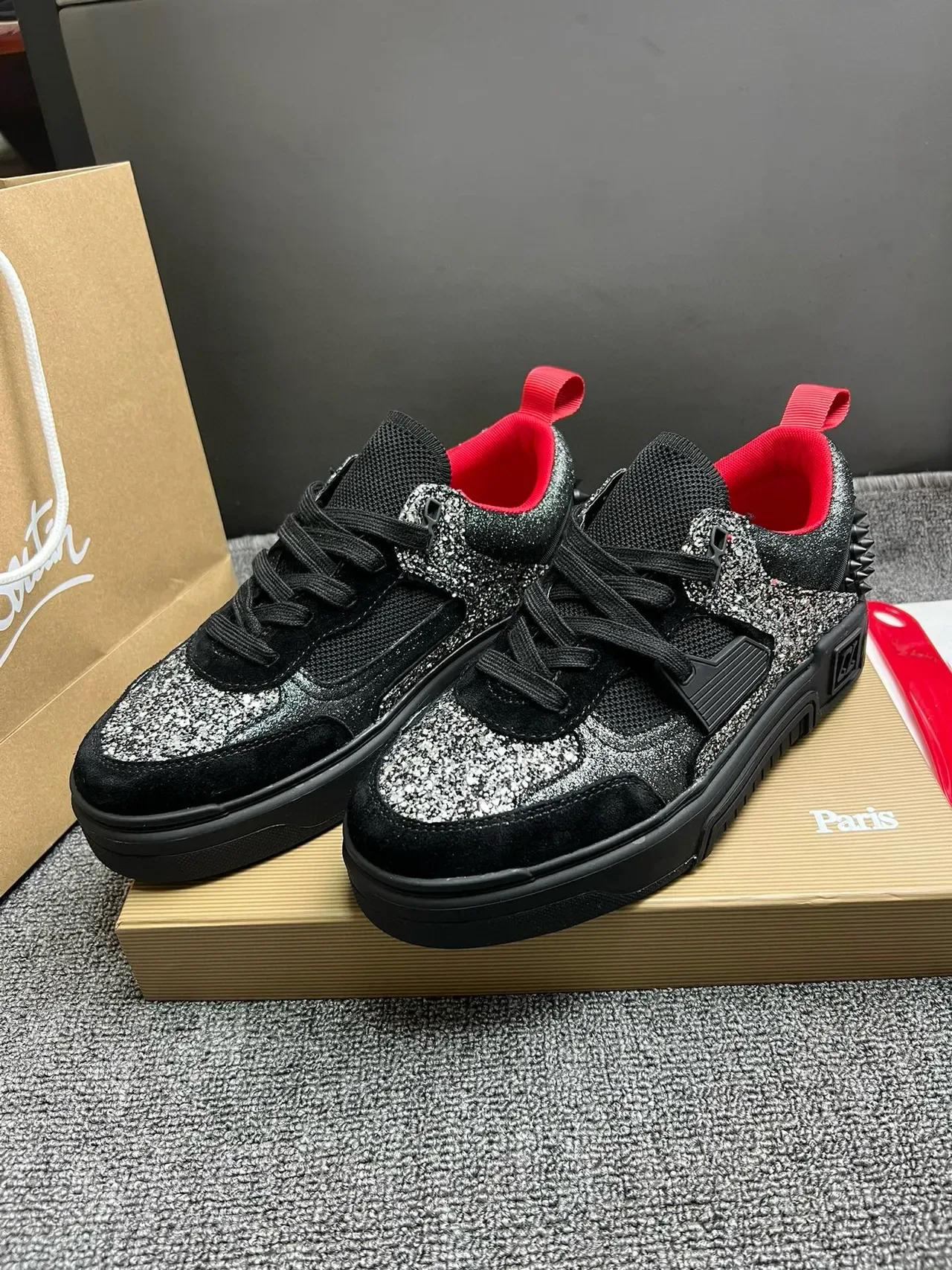 Christian Louboutin Chaussures Lifestyle Noir Rouge Glitter-Suede Hybrid Upper Talon à Spike Contrefort 5