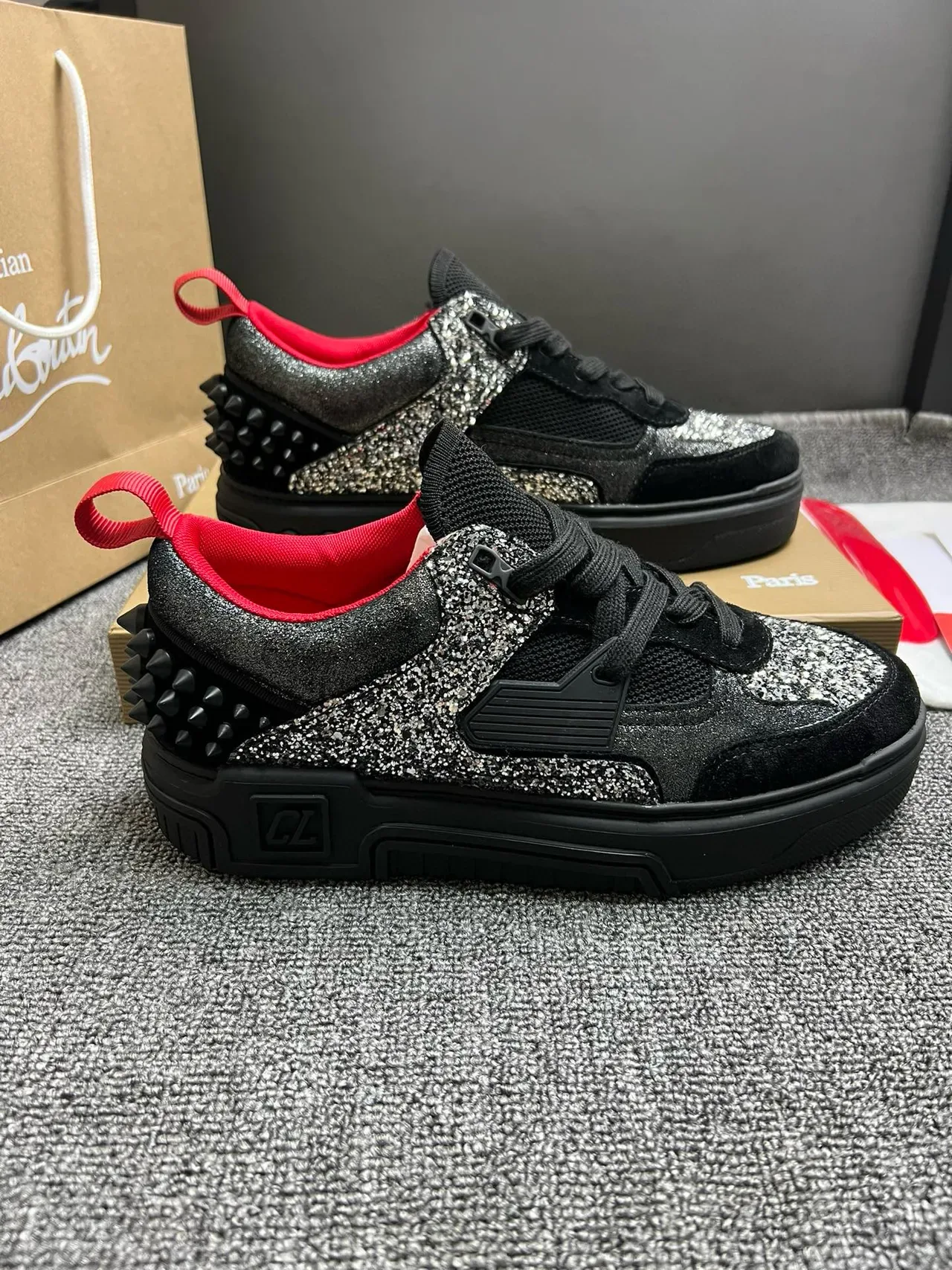 Christian Louboutin Chaussures Lifestyle Noir Rouge Glitter-Suede Hybrid Upper Talon à Spike Contrefort 7
