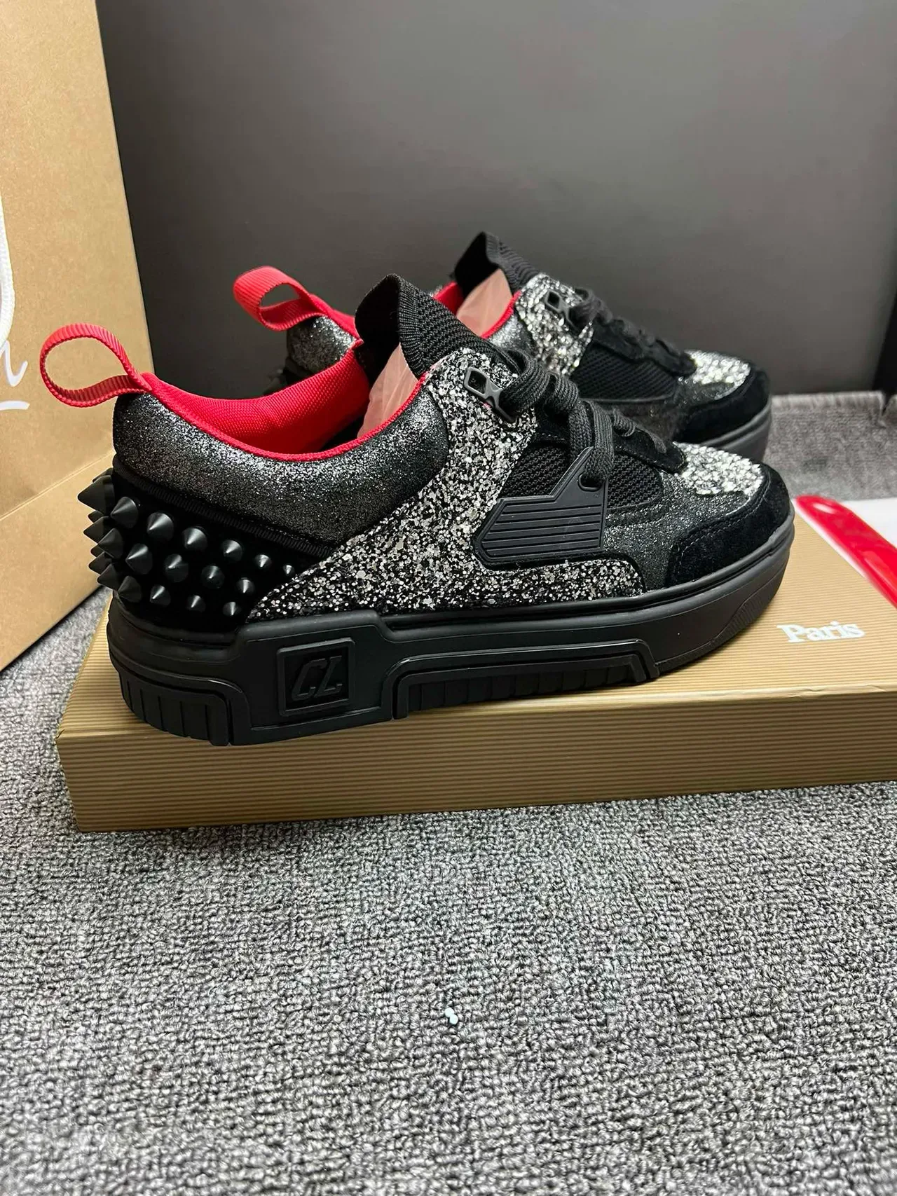 Christian Louboutin Chaussures Lifestyle Noir Rouge Glitter-Suede Hybrid Upper Talon à Spike Contrefort 9