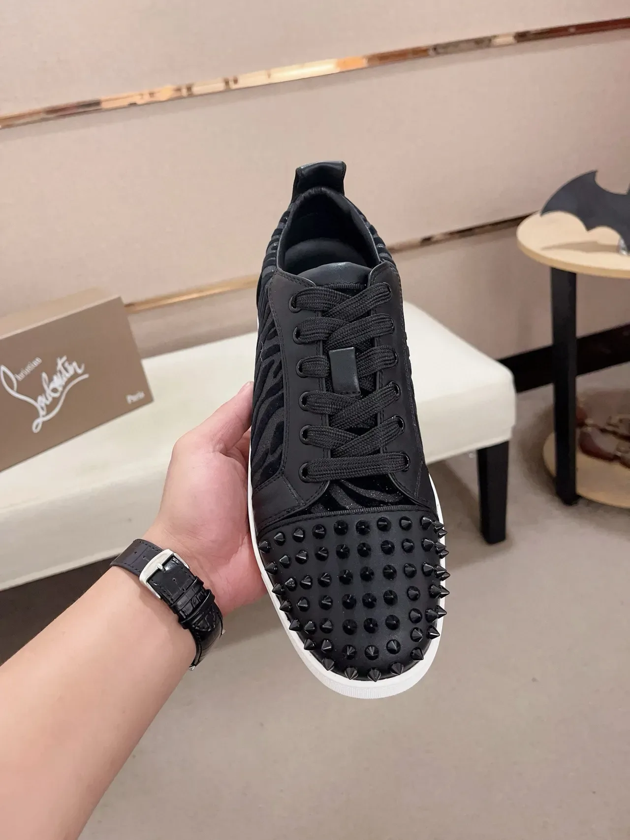 Christian Louboutin Chaussures Lifestyle Noires Blanches Bout Spiqué Panneau Velours Imprimé Zèbre 2