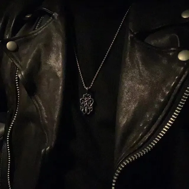 Chrome Hearts Colar prateado preto gótico filigrana motivo de adaga 5