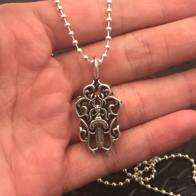 Chrome Hearts Colar prateado preto gótico filigrana motivo de adaga 6