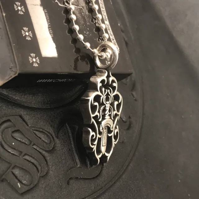 Chrome Hearts Colar prateado preto gótico filigrana motivo de adaga 8