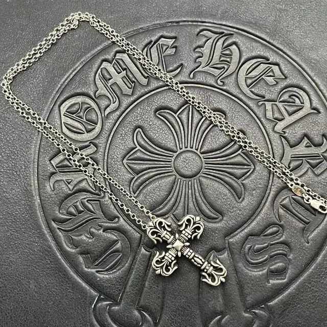 Chrome Hearts Colar prata preto ornamentado gótico filigrana de volutas 6