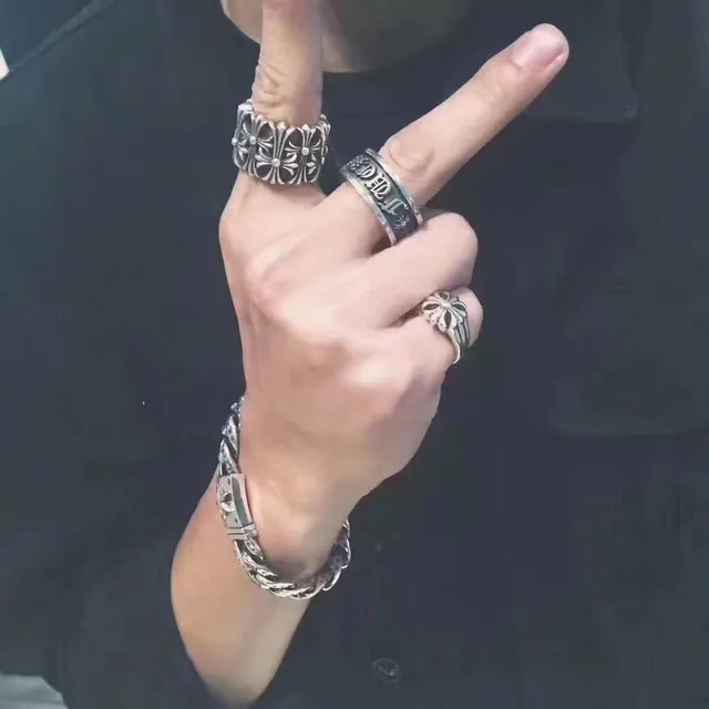 Chrome Hearts Anillo Plata Negro Banda Rotatoria Letra Gótica 2