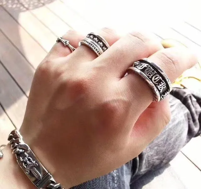 Chrome Hearts Anillo Plata Negro Banda Rotatoria Letra Gótica 3