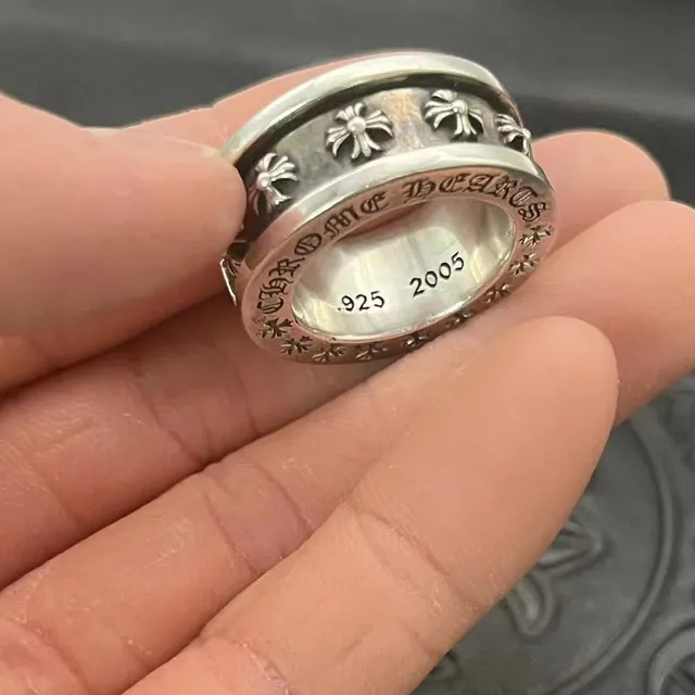 Chrome Hearts Anillo Plata Negro Banda Rotatoria Letra Gótica 4