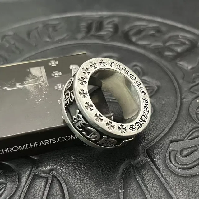 Chrome Hearts Anillo Plata Negro Banda Rotatoria Letra Gótica 9