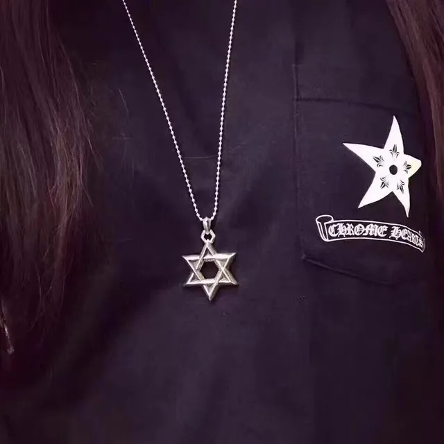 Colar de pingente Chrome Hearts estrela de David gravado 3