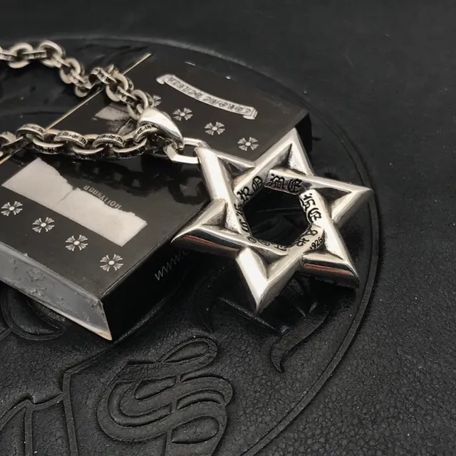 Colar de pingente Chrome Hearts estrela de David gravado 7